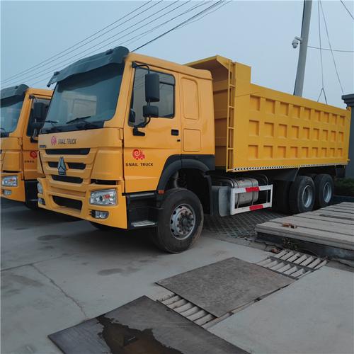 非洲贸易二手豪沃自卸车工厂  十轮翻新卡车 5.6米大箱 371马力